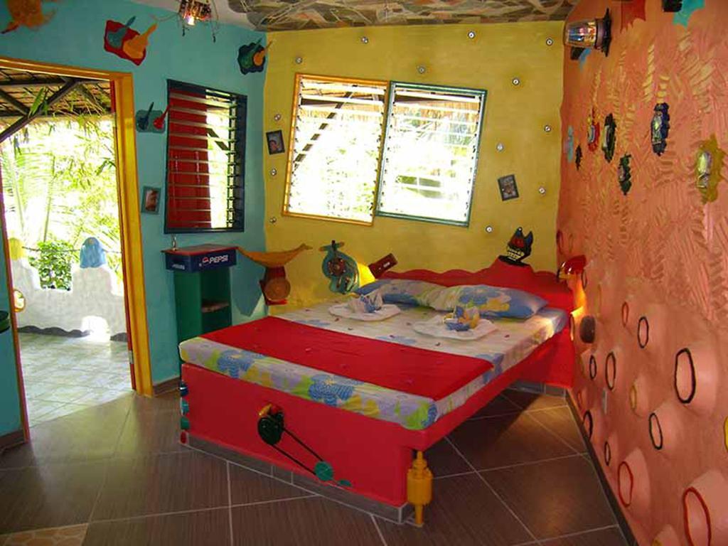 Takatuka Beach Resort Sipalay Rum bild