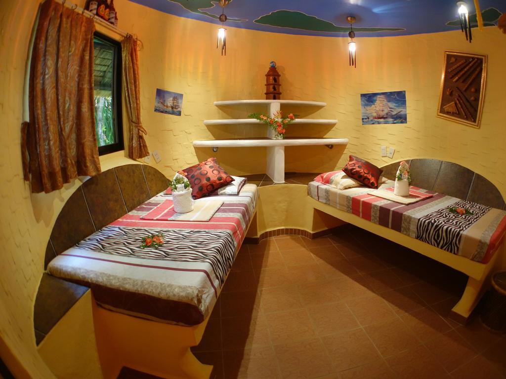 Takatuka Beach Resort Sipalay Exteriör bild